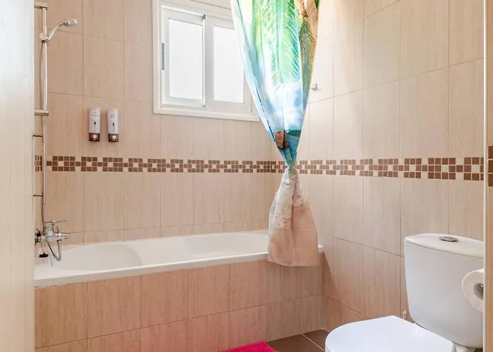 Апартаменты Majestic Sea View *