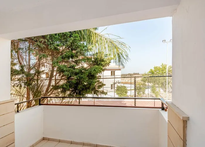 Апартаменты Majestic Sea View *