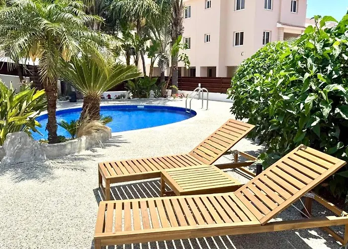 Апартаменты Majestic Sea View *