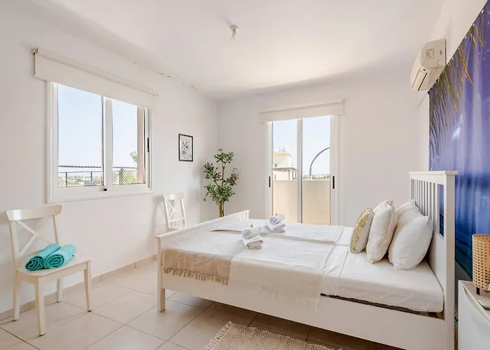 Majestic Sea View Апартаменты